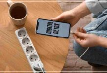 Flip Phone Challenge Inspires Seattle Residents to Take a Month-Long Digital Detox